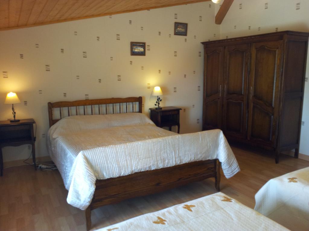 La Croix De Bois Bed & Breakfast Jayat Bilik gambar