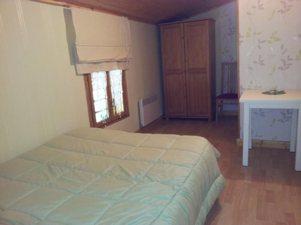 La Croix De Bois Bed & Breakfast Jayat Bilik gambar