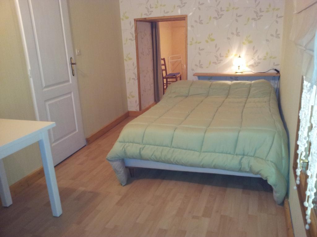 La Croix De Bois Bed & Breakfast Jayat Bilik gambar