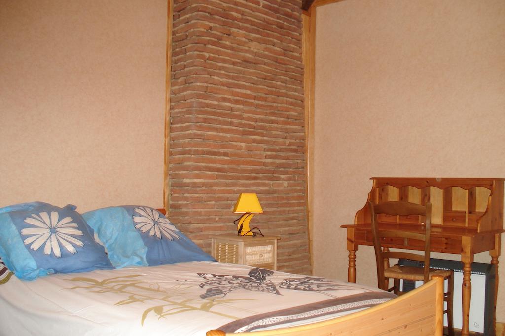 La Croix De Bois Bed & Breakfast Jayat Bilik gambar