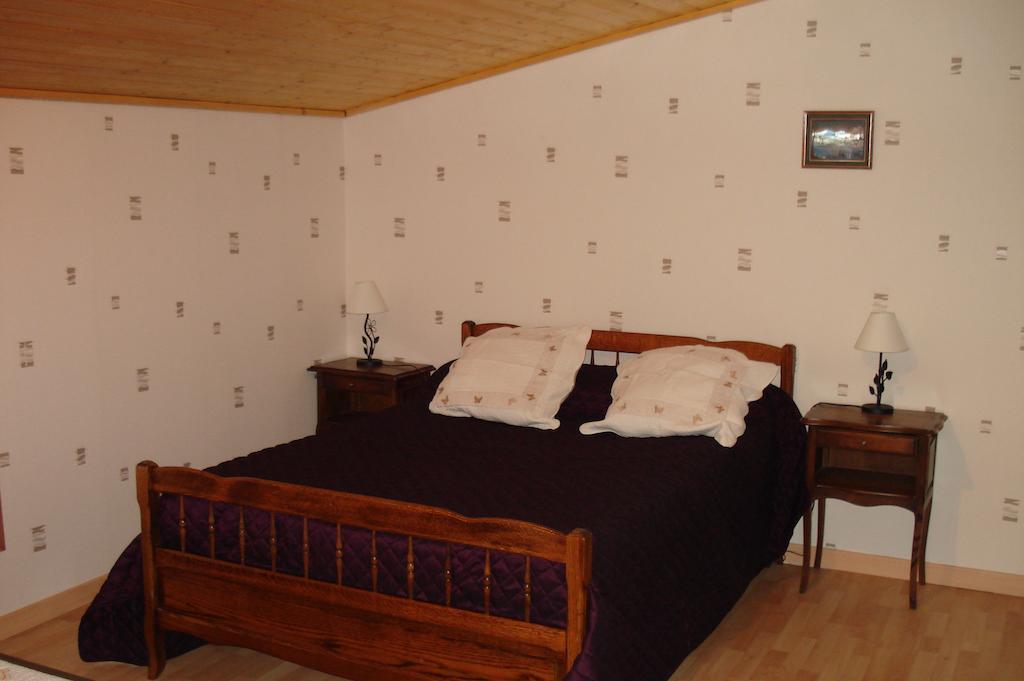 La Croix De Bois Bed & Breakfast Jayat Bilik gambar