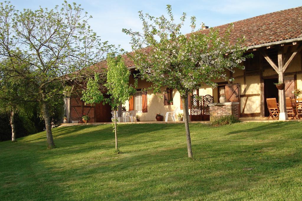 La Croix De Bois Bed & Breakfast Jayat Luaran gambar