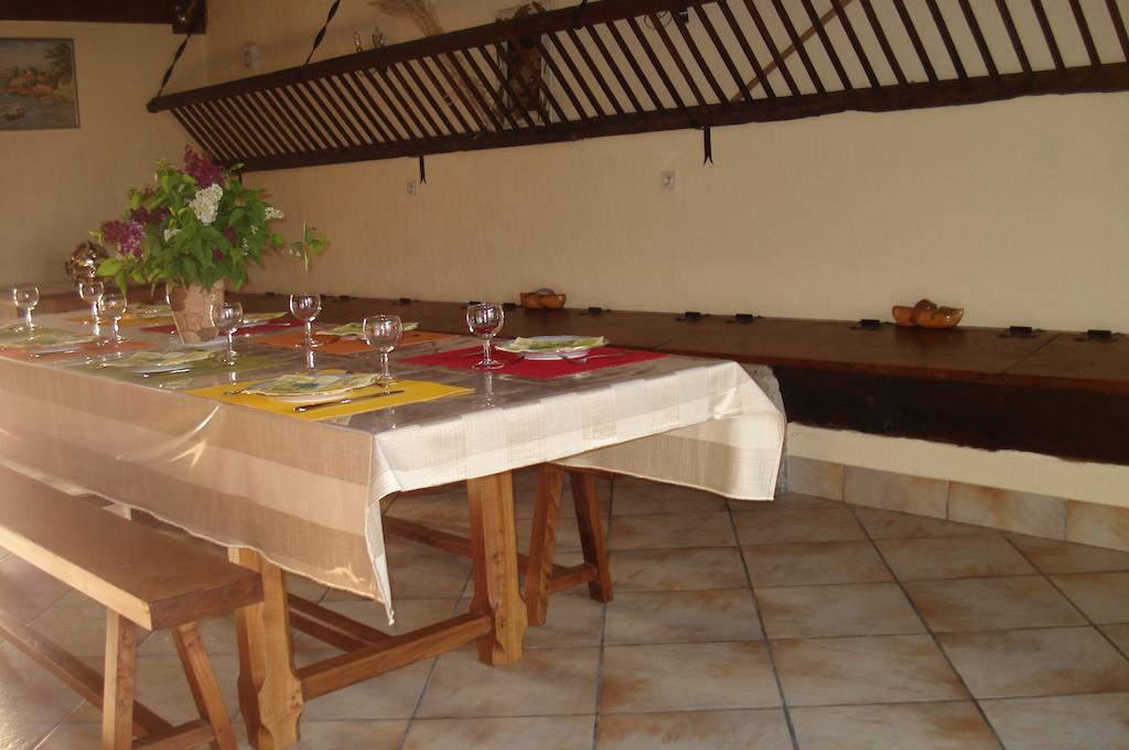 La Croix De Bois Bed & Breakfast Jayat Luaran gambar