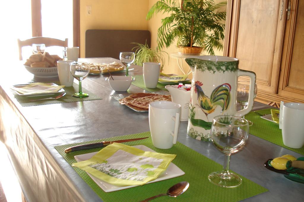 La Croix De Bois Bed & Breakfast Jayat Luaran gambar