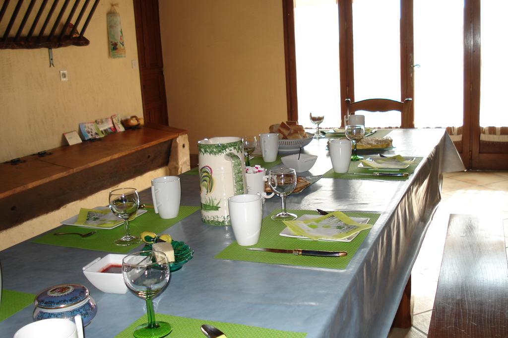 La Croix De Bois Bed & Breakfast Jayat Luaran gambar